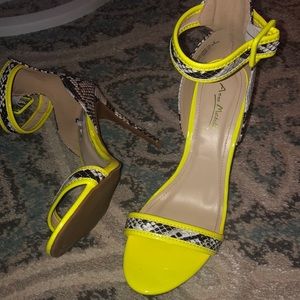 NEON yellow snakes in heals